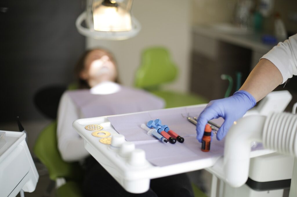La dévitalisation dentaire fait-elle mal ? Informations utiles pour nous les femmes